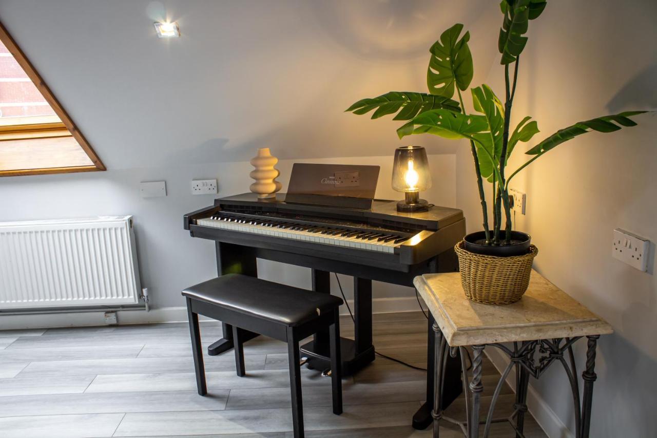 The Loft At Utopia Penthouse By M-Groupsa Суонзи Екстериор снимка