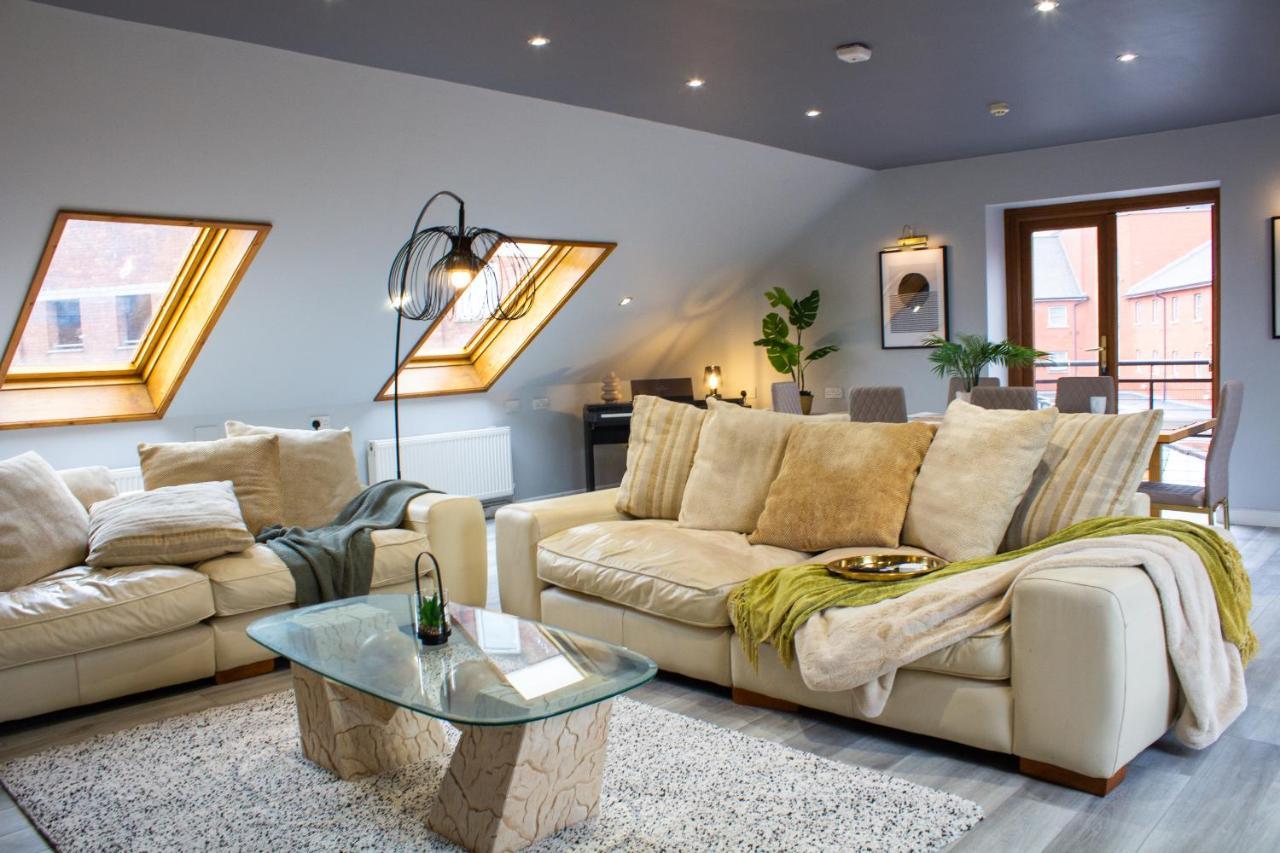 The Loft At Utopia Penthouse By M-Groupsa Суонзи Екстериор снимка