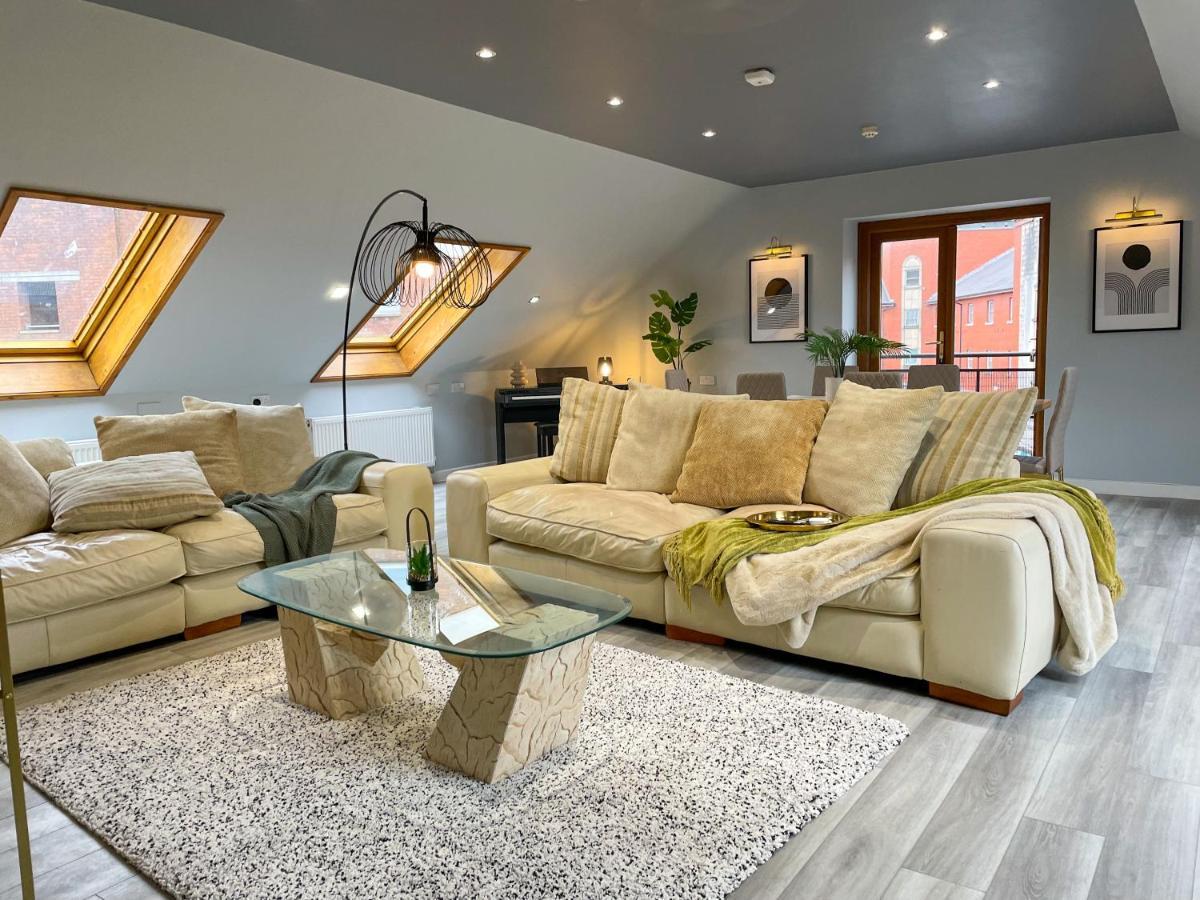 The Loft At Utopia Penthouse By M-Groupsa Суонзи Екстериор снимка